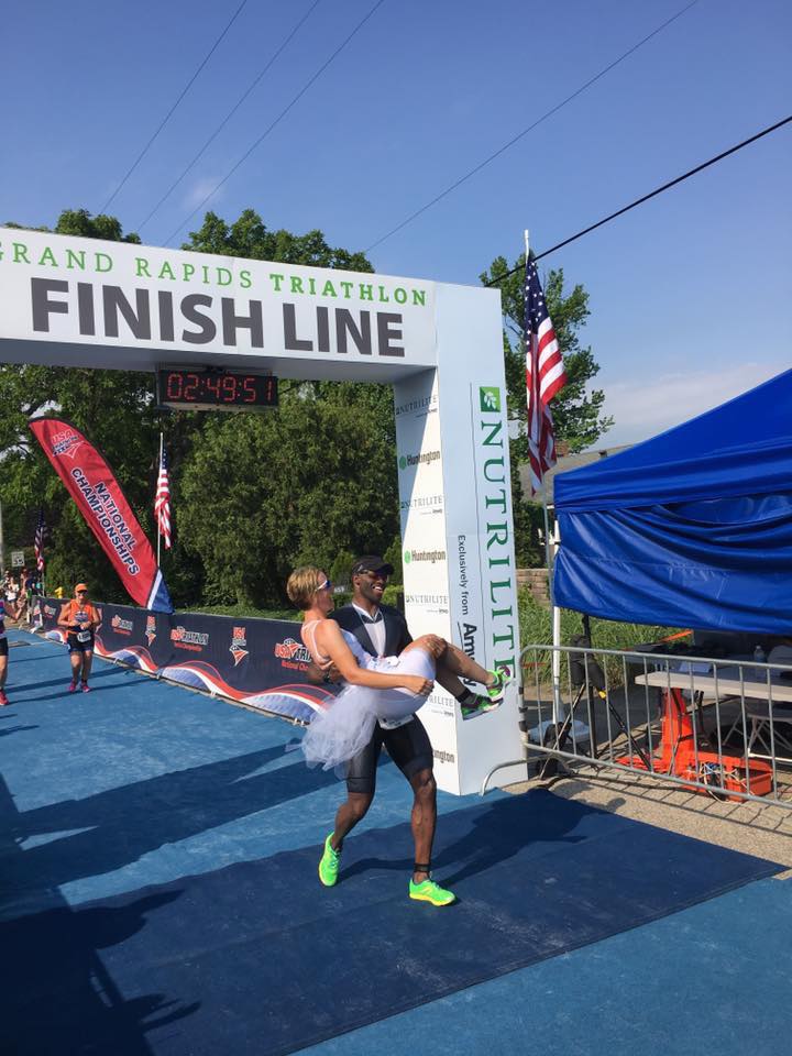 Celebrating 10 years of triathlon: when the GR Tri hosted a mid-race wedding